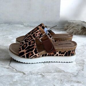 MUK LUKS Women’s Leopard Print Platform Slides – Size 11
